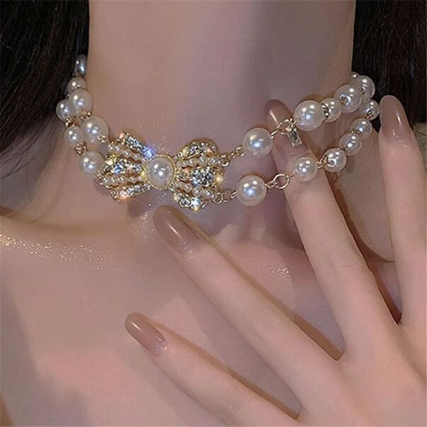 Pearl bow necklace